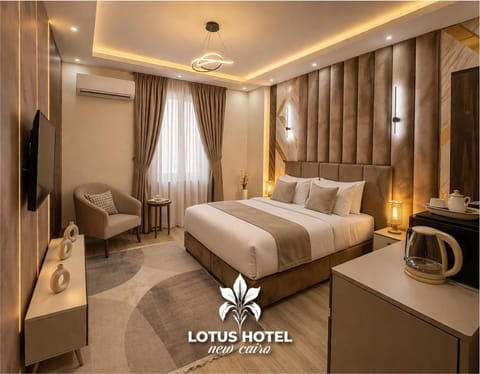 Communal lounge/ TV room, Bed, TV and multimedia, Seating area, Bedroom, air conditioner