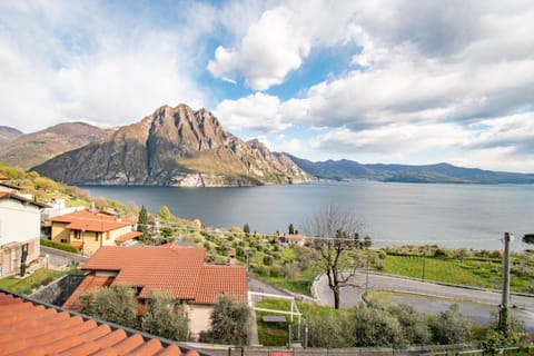 Natural landscape, Balcony/Terrace, Lake view, Mountain view