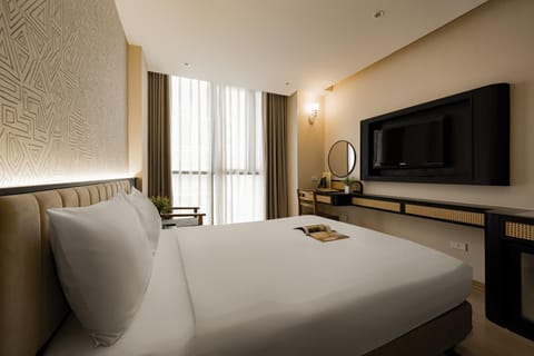 Bed, TV and multimedia, View (from property/room), Photo of the whole room, Seating area, Bedroom