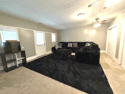 Communal lounge/ TV room, minibar