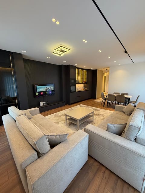 Communal lounge/ TV room, TV and multimedia, Living room, Seating area, Evening entertainment