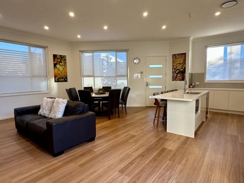 Kitchen or kitchenette, Living room, Photo of the whole room, Seating area, Dining area