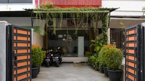 Facade/entrance