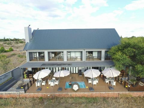 Property building, Balcony/Terrace, Swimming pool