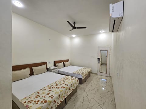Bed, Photo of the whole room, air conditioner