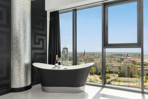 View (from property/room), View (from property/room), City view, Bath
