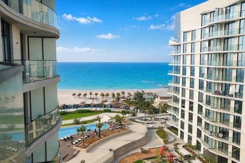 Property building, Nearby landmark, Day, Beach, Pool view, Sea view