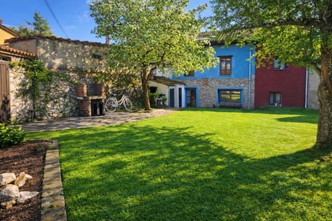 Property building, Garden, Balcony/Terrace