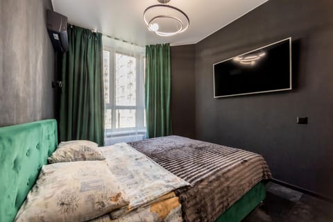 Bed, TV and multimedia, Photo of the whole room, Bedroom