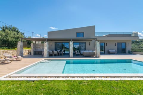 Property building, Swimming pool, sunbed