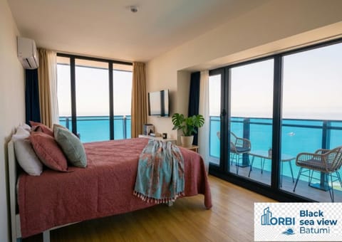 Bed, Natural landscape, TV and multimedia, View (from property/room), Balcony/Terrace, Sea view, towels