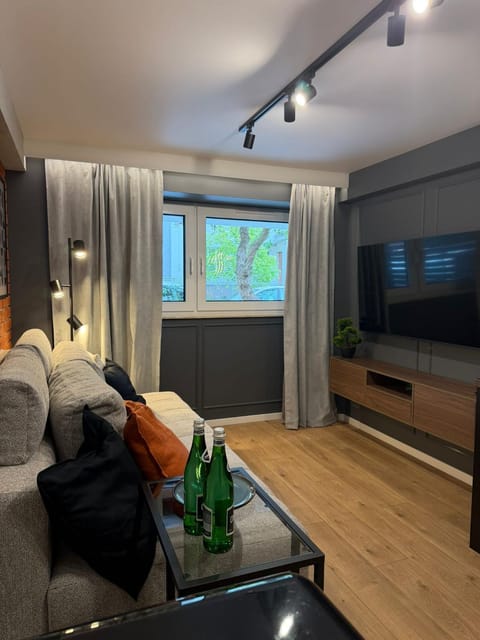 Communal lounge/ TV room, TV and multimedia, Living room, Seating area
