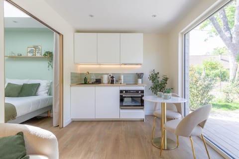 Coffee/tea facilities, Photo of the whole room, Meals, oven, stove, kitchen