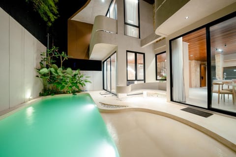 Property building, Restaurant/places to eat, Swimming pool