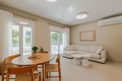 Balcony/Terrace, Living room, Dining area