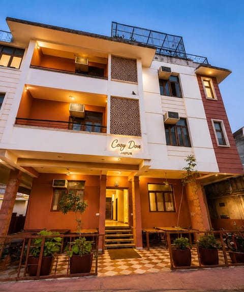 Property building, Facade/entrance, Balcony/Terrace