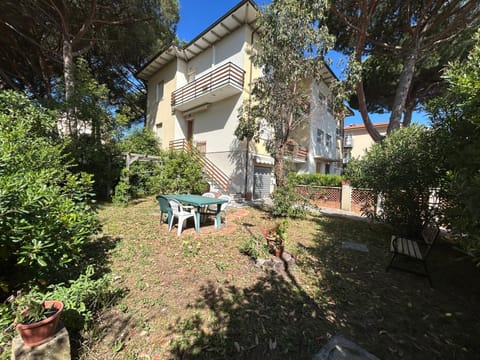 Property building, Garden, Garden view