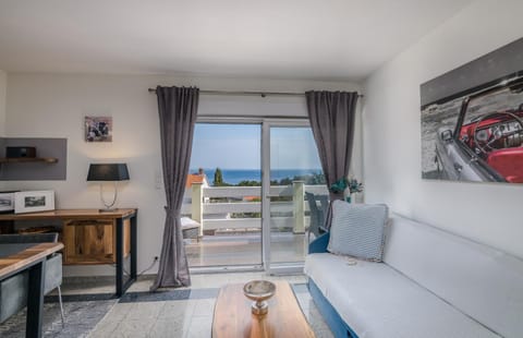 Living room, Sea view
