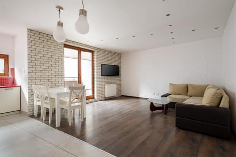 TV and multimedia, Kitchen or kitchenette, Living room, Seating area, Dining area