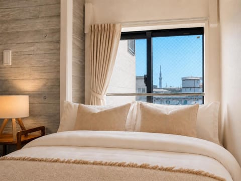 Bed, Photo of the whole room, Bedroom, Landmark view