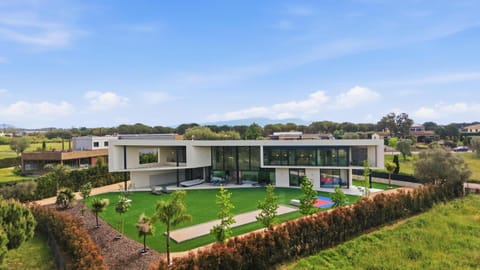 Facade/entrance, Bird's eye view, Garden, Sports