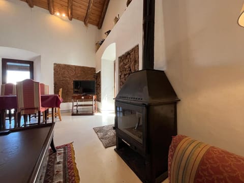 TV and multimedia, Living room, Seating area, fireplace