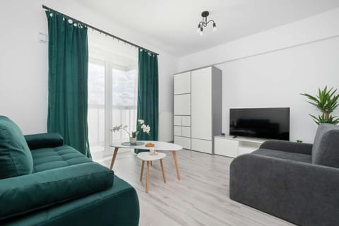 TV and multimedia, Seating area, Bedroom