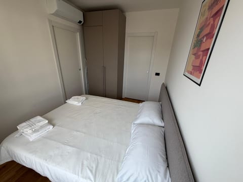 Bed, Photo of the whole room, Bedroom, towels, wardrobe