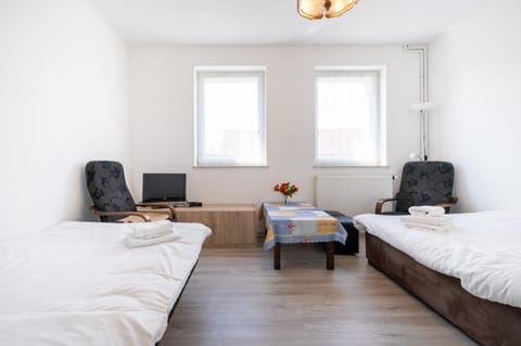 Bed, Living room, Photo of the whole room, Seating area, Bedroom
