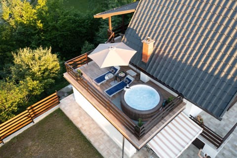 Property building, Hot Tub, Balcony/Terrace, sunbed