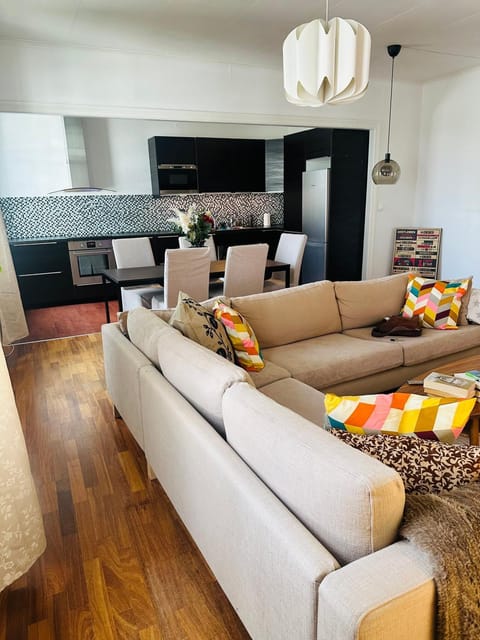 TV and multimedia, Kitchen or kitchenette, Seating area