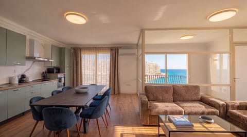 Natural landscape, Kitchen or kitchenette, Living room, Seating area, Dining area, Pool view, Sea view, Swimming pool, minibar, pet friendly