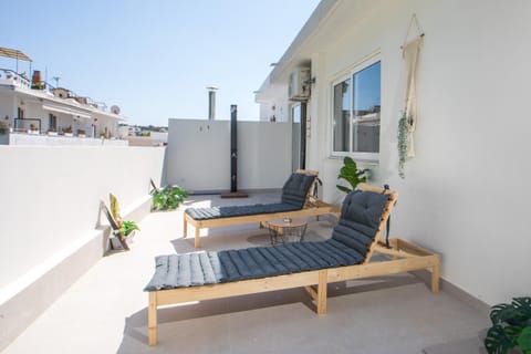 Shower, Balcony/Terrace, sunbed