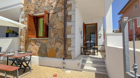 Property building, Dining area, Inner courtyard view