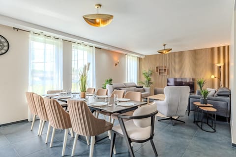 Living room, Seating area, Dining area