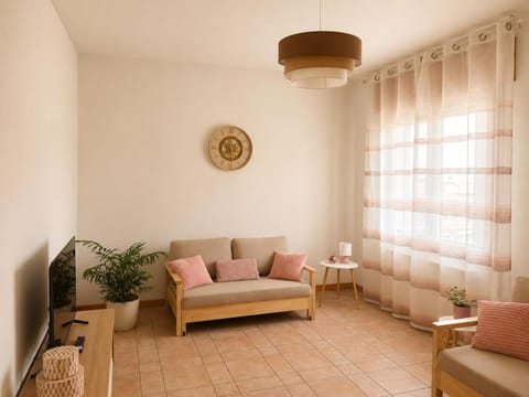 TV and multimedia, Living room, Seating area, Floor plan