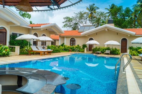 Property building, Day, Swimming pool