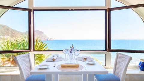 Restaurant/places to eat, Dining area, Sea view