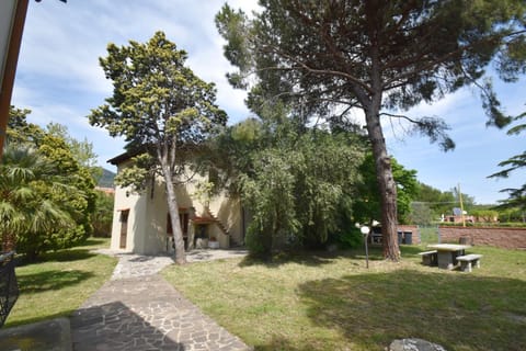 Property building, BBQ facilities, Garden