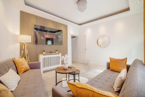Living room, Seating area, internet
