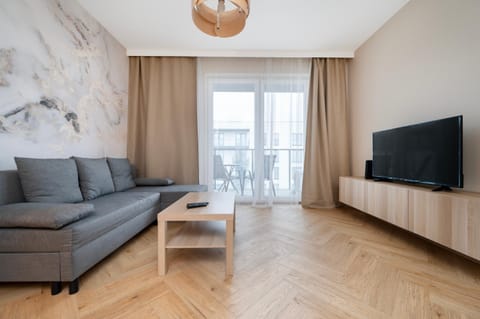 TV and multimedia, Living room, Seating area, Evening entertainment