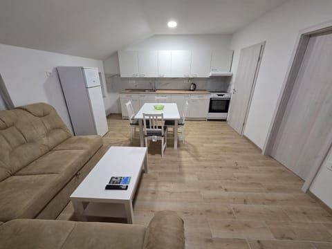 Kitchen or kitchenette, Living room, Seating area, Dining area, oven, stove