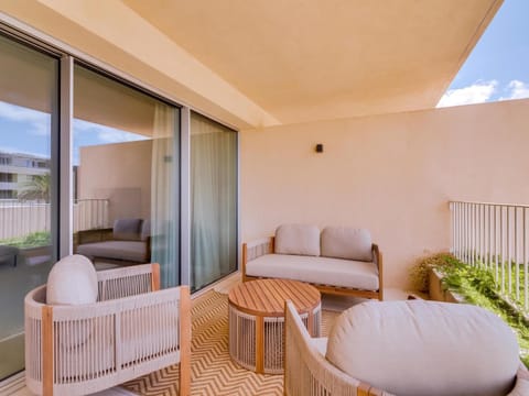 Patio, Balcony/Terrace, Seating area