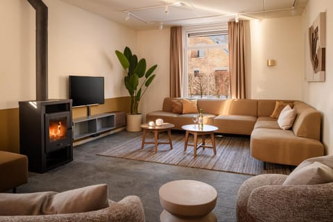 Living room, Seating area