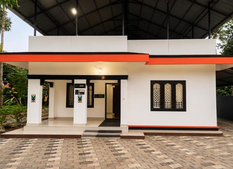 Property building, Facade/entrance, Day