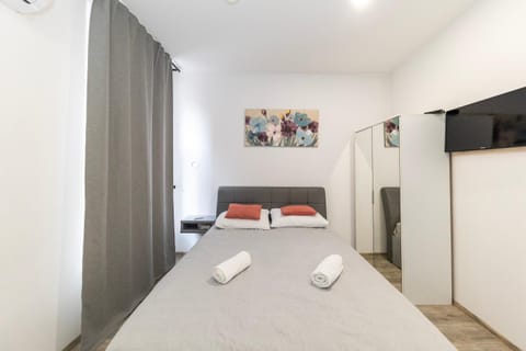 Bed, TV and multimedia