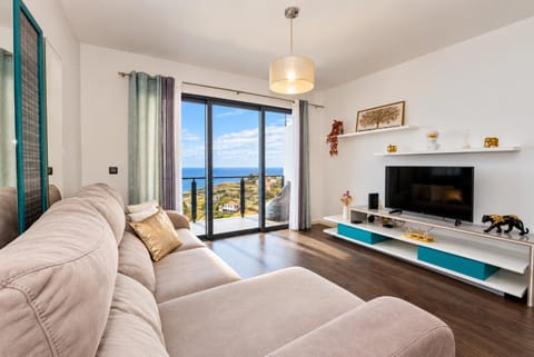 Natural landscape, TV and multimedia, Living room, Sea view