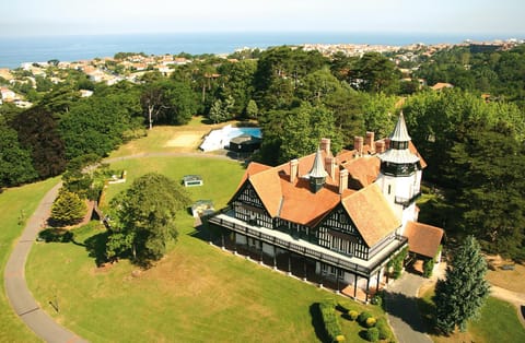 Property building, Bird's eye view, Swimming pool