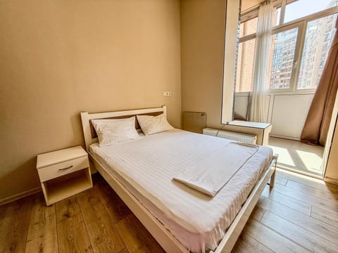 Bed, Bedroom, towels