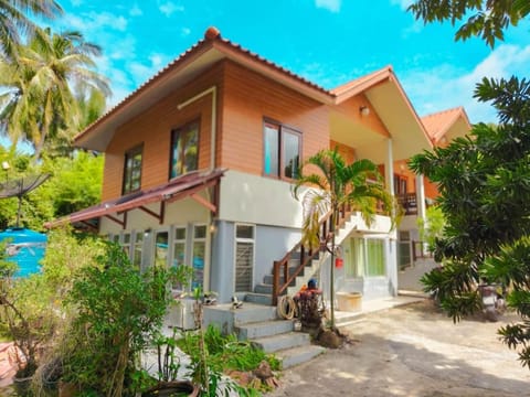 Property building, Garden, Balcony/Terrace, Garden view